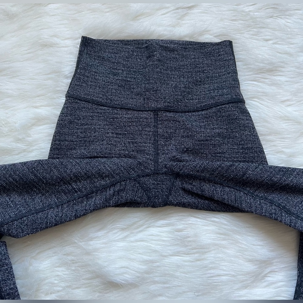 ‼️SOLD‼️Lululemon High Rise Leggings 28" Gray
Grey Thick Textured
Knit sz 2 - Picture 9 of 11